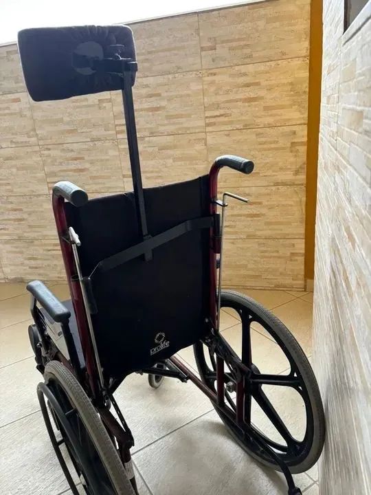 Cadeira de Rodas com Encosto de Cervical