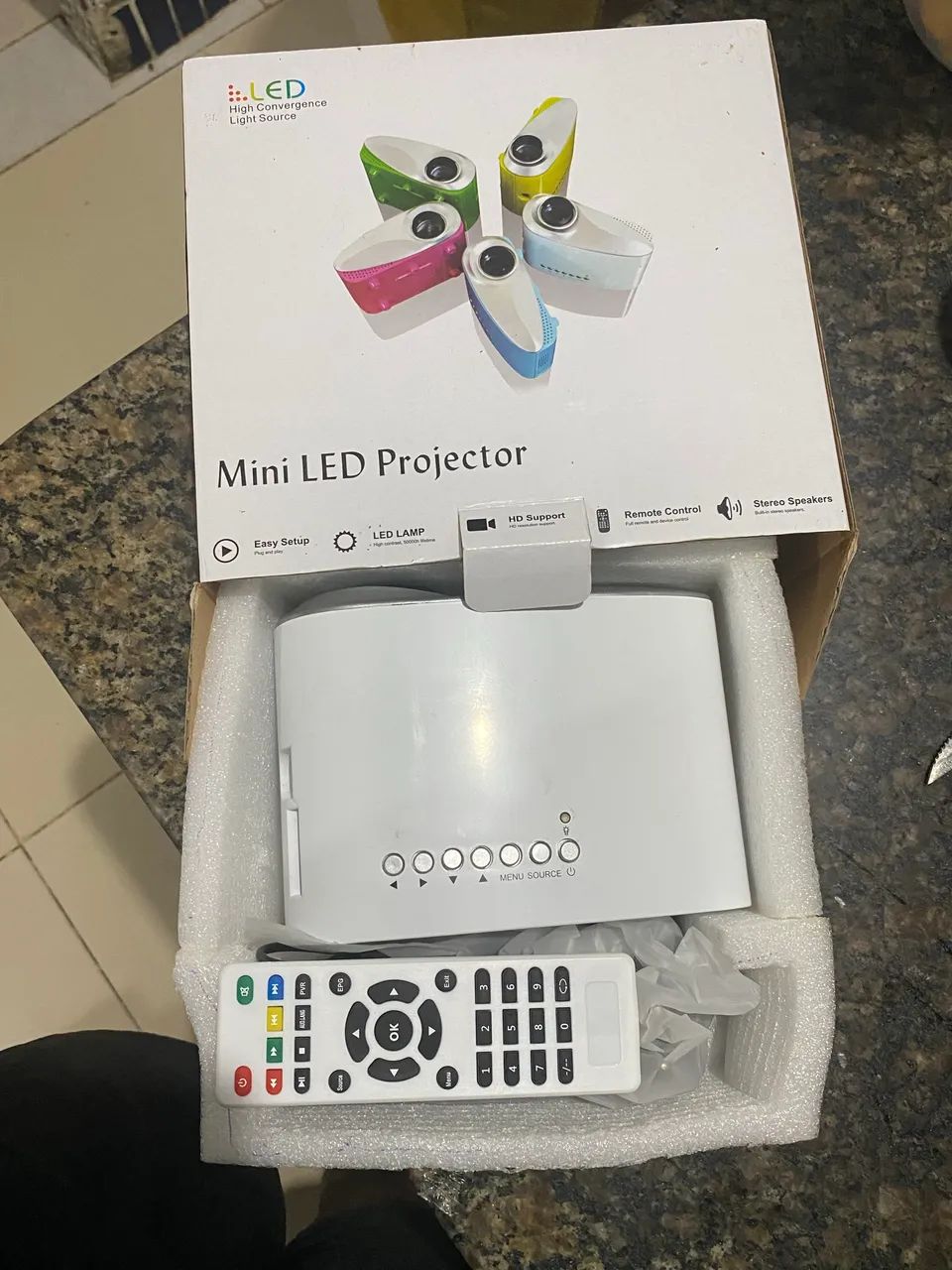 Mini Projetor LED RD-802 Portátil HD - Cinema em Casa Completo - Foto 2