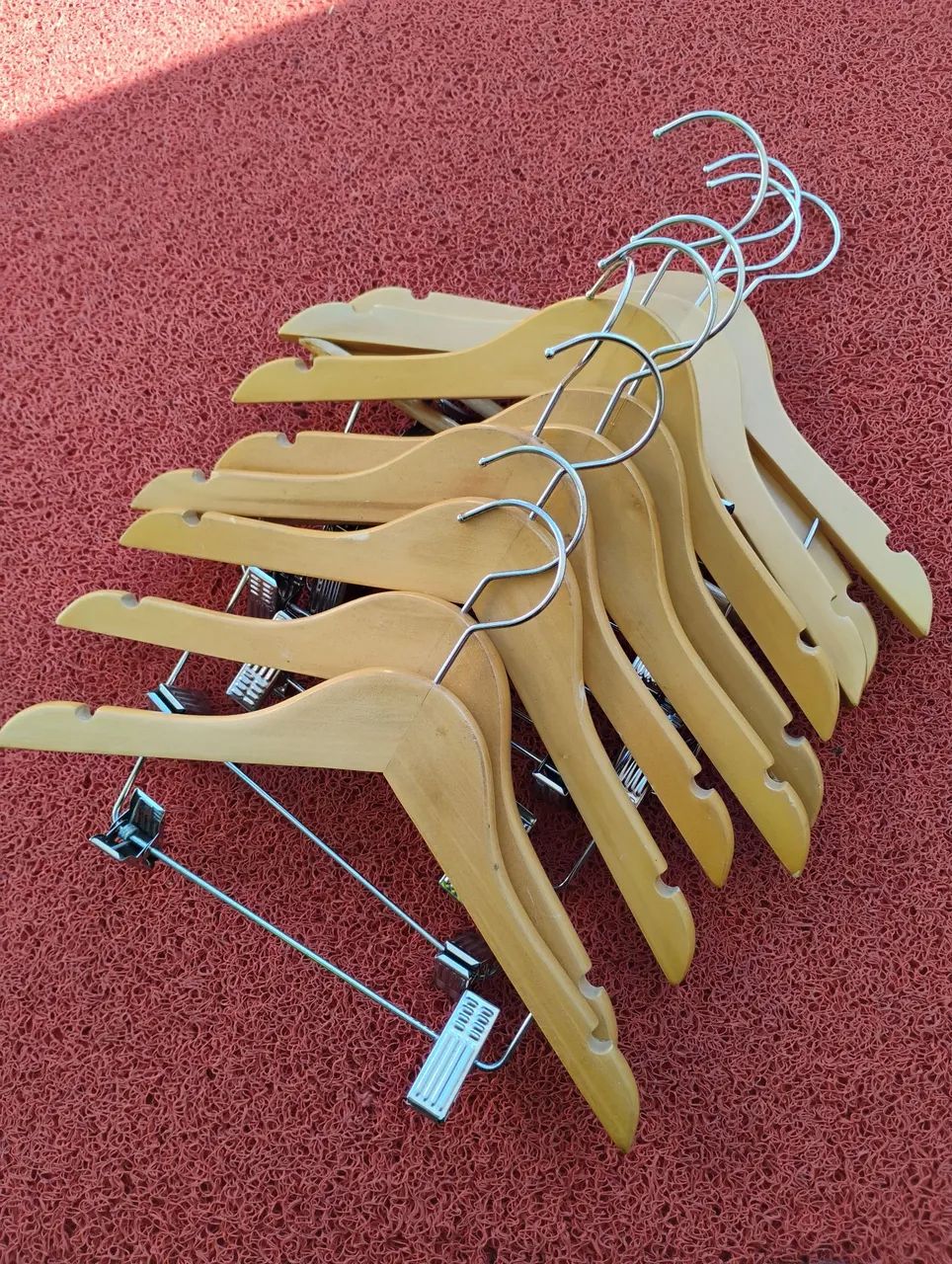 Cabides infantil madeira com presilhas