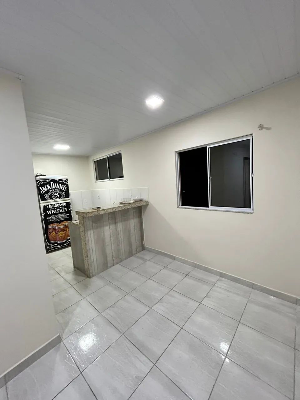 VENDO CASA COM PONTO COMERCIAL  - Foto 2