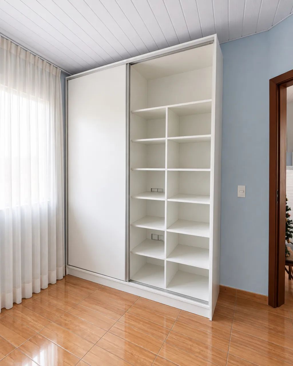 Guarda-Roupa 160x250cm em MDF Branco com Portas de Correr - Foto 2