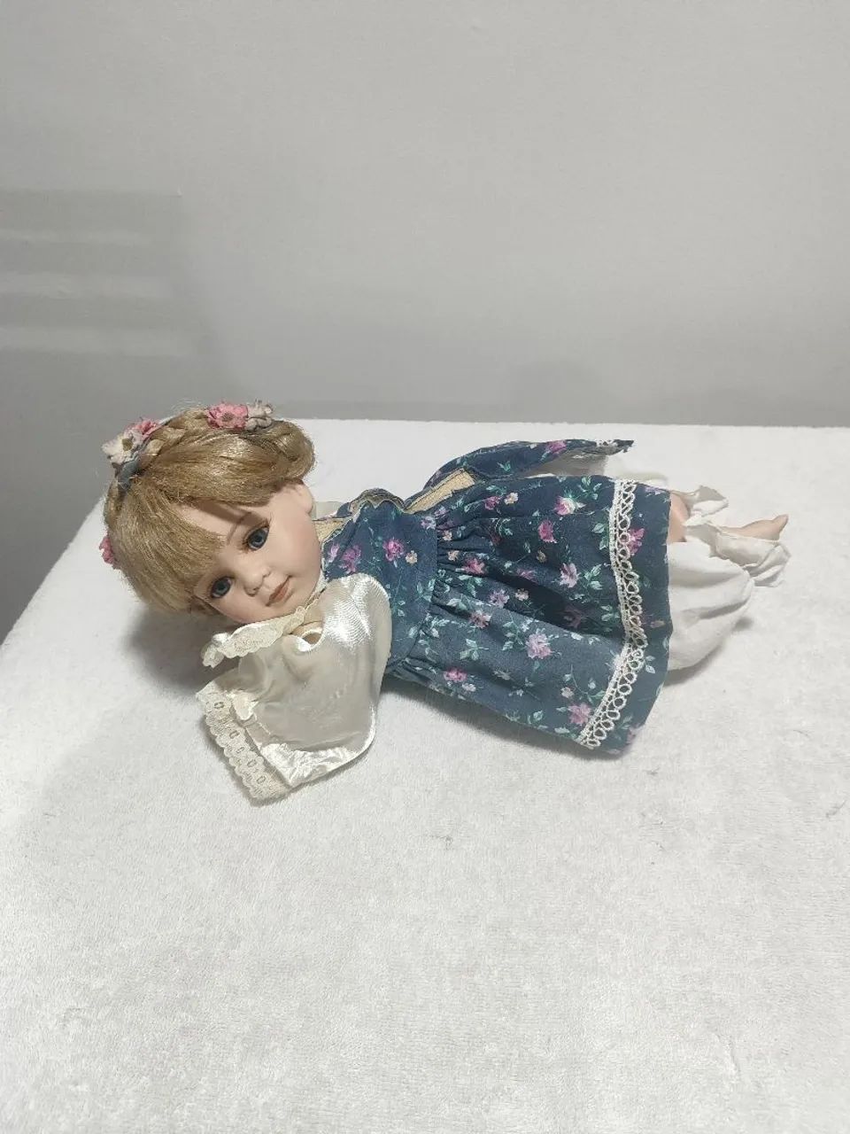 Boneca antiga em tecido e porcelana  - Foto 2