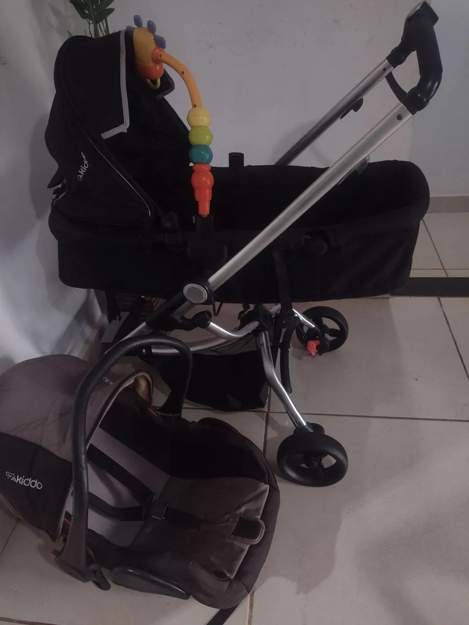 Carrinho moisés+ bebê conforto 