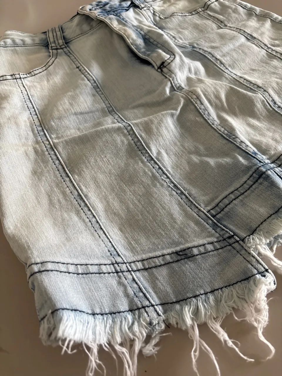 Saia jeans clara com recortes  - Foto 4