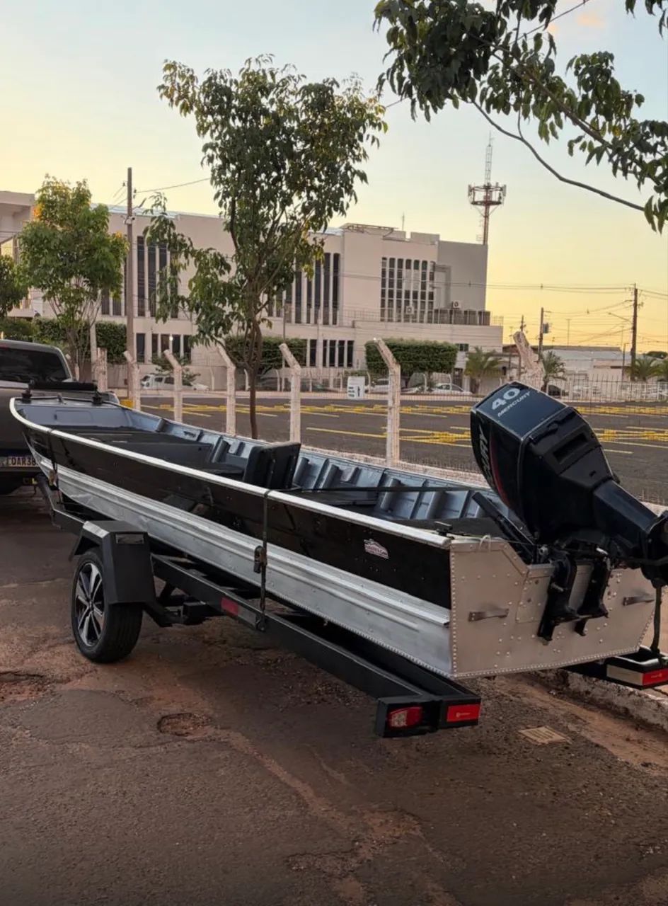 Barco semi chato com motor e carreta  - Foto 3
