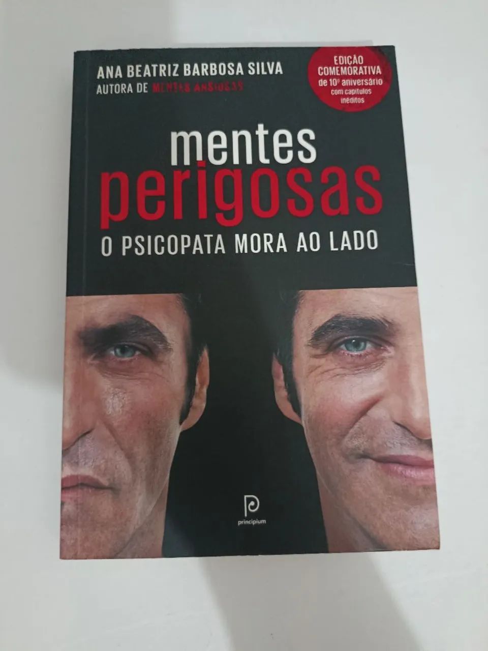 Livros de filosofia, português e Direito