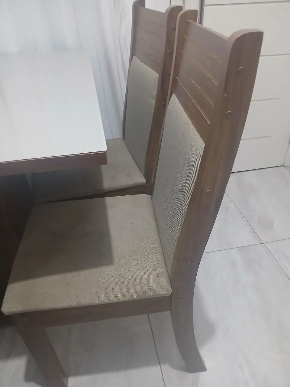 Vendo mesa com 4 cadeiras  - Foto 2
