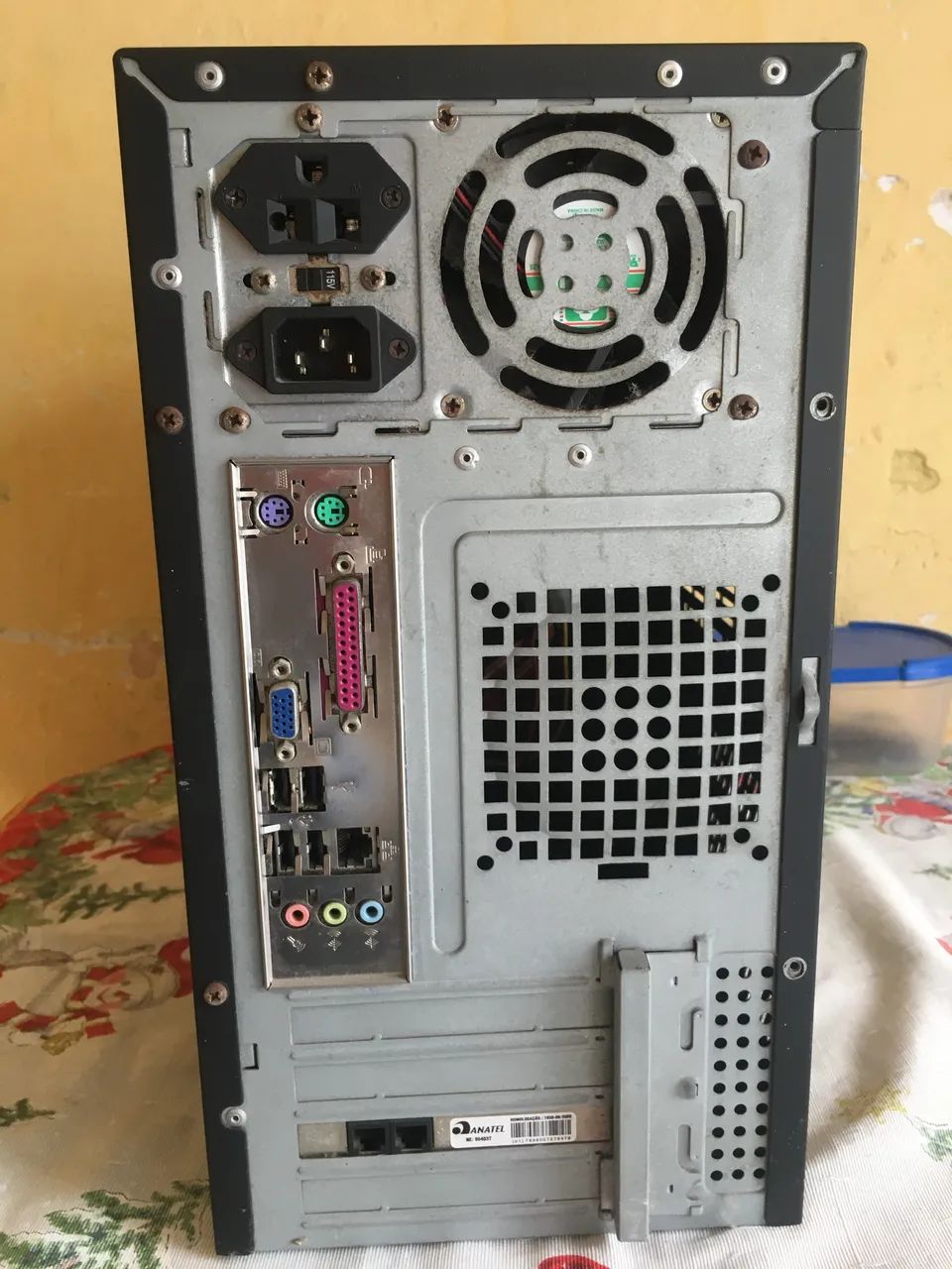 Gabinete para retirada de peças 