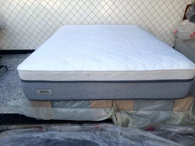 Cama box com Colchão Queen ortobom ,sem uso entrego!