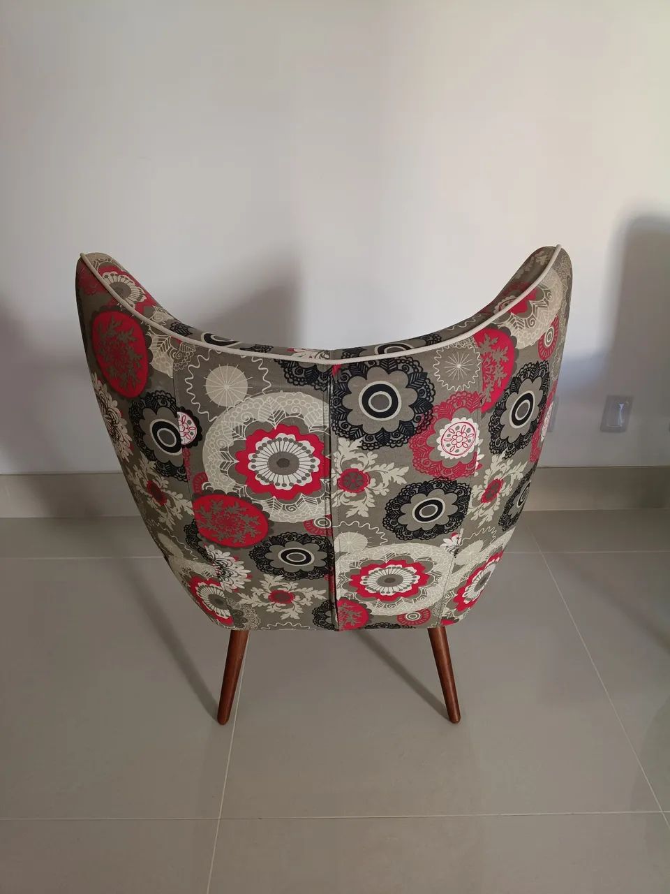 2 poltronas em tecido com design moderno. - Foto 4