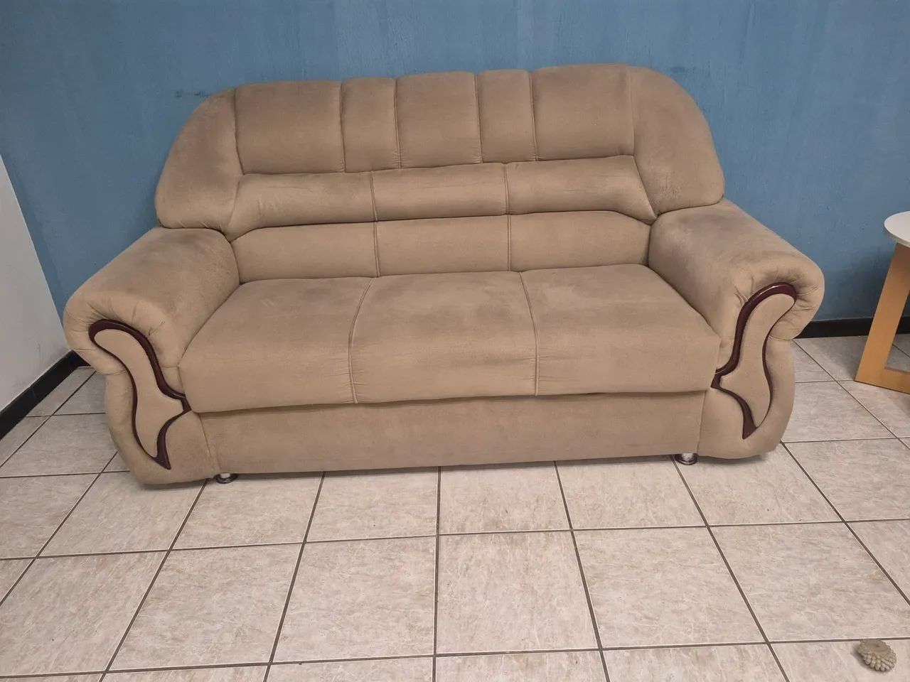 Sofá 3 lugares em perfeito estado.