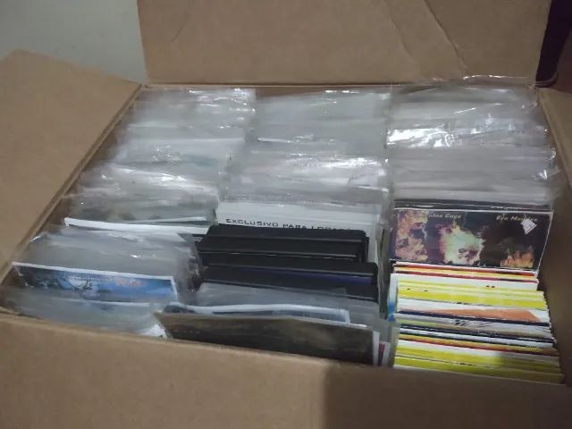 Lote de Cds e Dvds diversos. (desapego) - Foto 2