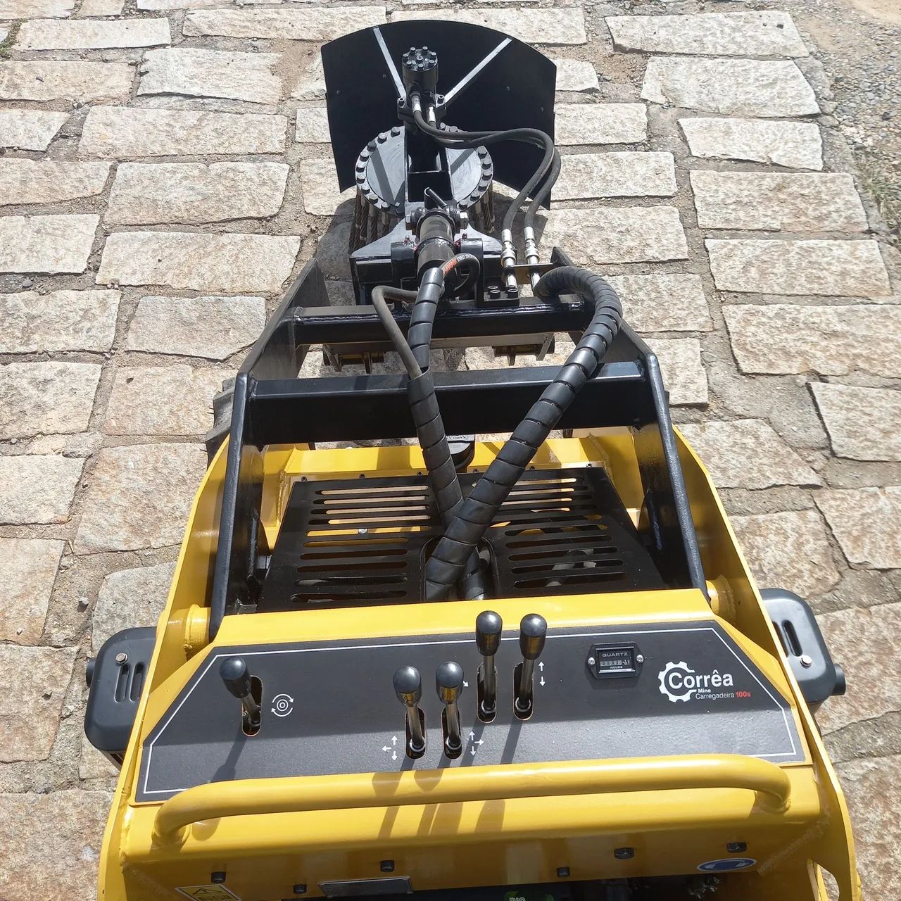 Mini carregadeira CORRÊA  - Foto 2