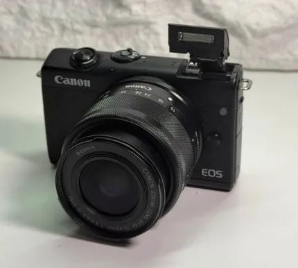Canon EOS M200