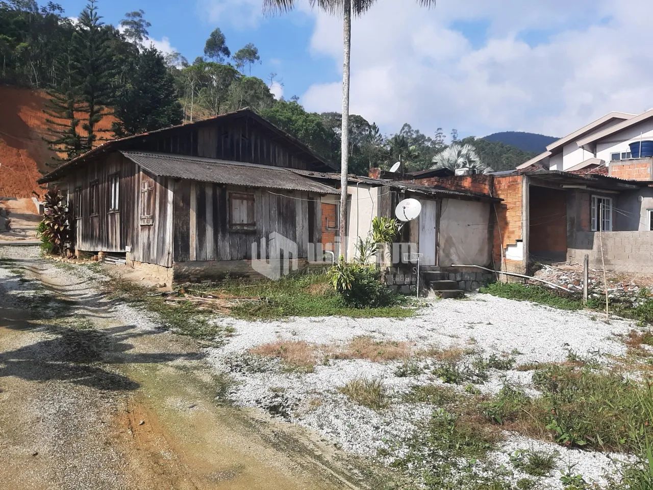CASA DE 3 QUARTOS COM AMPLO TERRENO - Foto 3