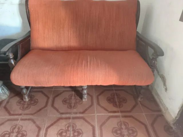*? CONJUNTO COM 2 SOFÁS DE MADEIRA MACIÇA*                                               - Foto 2