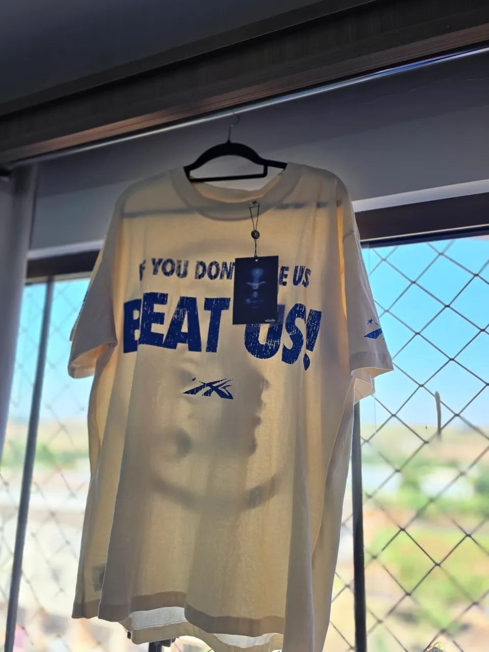 camiseta hellstar beat us off white com nfc