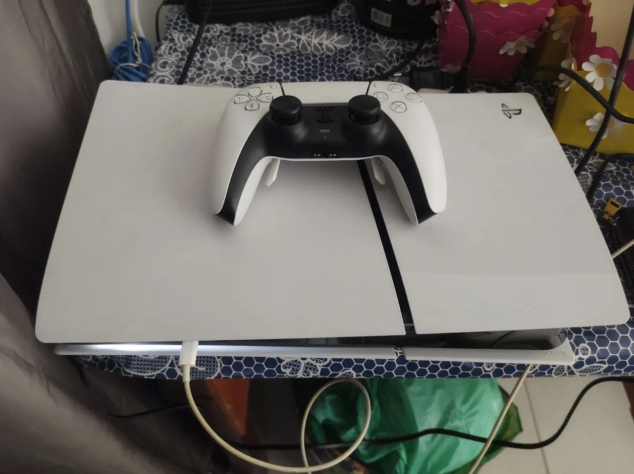 Vendo PS5 digital com um controle 