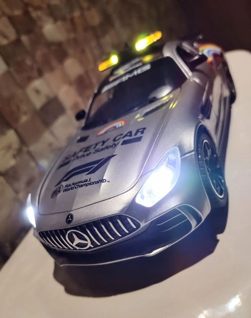 Miniatura Mercedes AMG GTR Safety Car F1 Escala 1/24 Prata  - Foto 2
