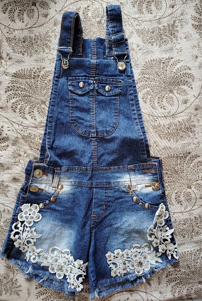 Jardineira jeans tamanho 36