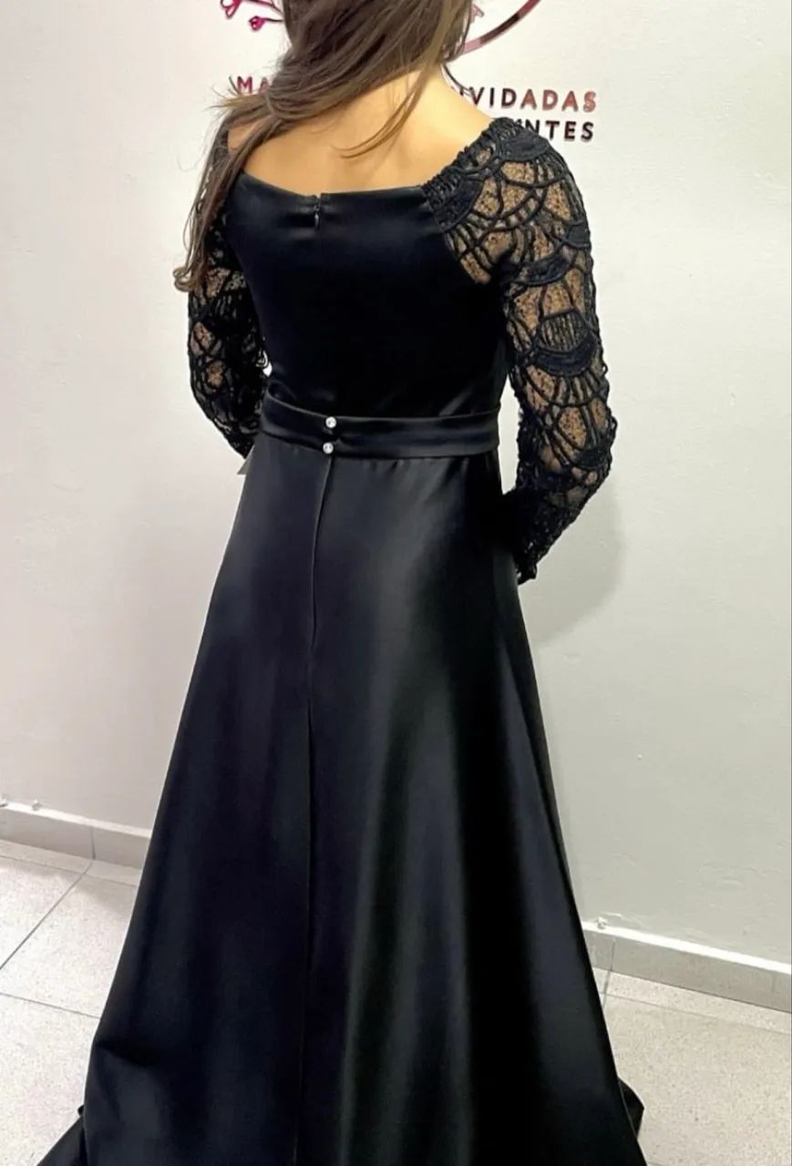 Vestido preto com mangas de renda - Foto 2