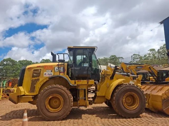 Pá Carregadeira Caterpillar 950L - 2021