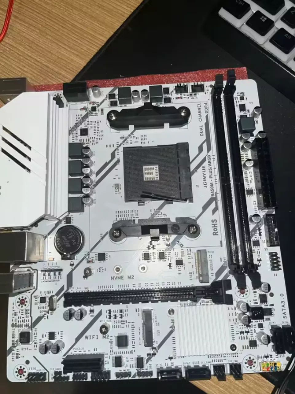PLACA MÃE AMD AM4 B450M PRO WIFI, BLUETOOTH E ARGB 5V 3 PINOS - Foto 2