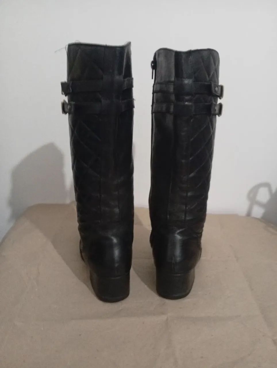 Bota cano longo em couro natural  - Foto 4