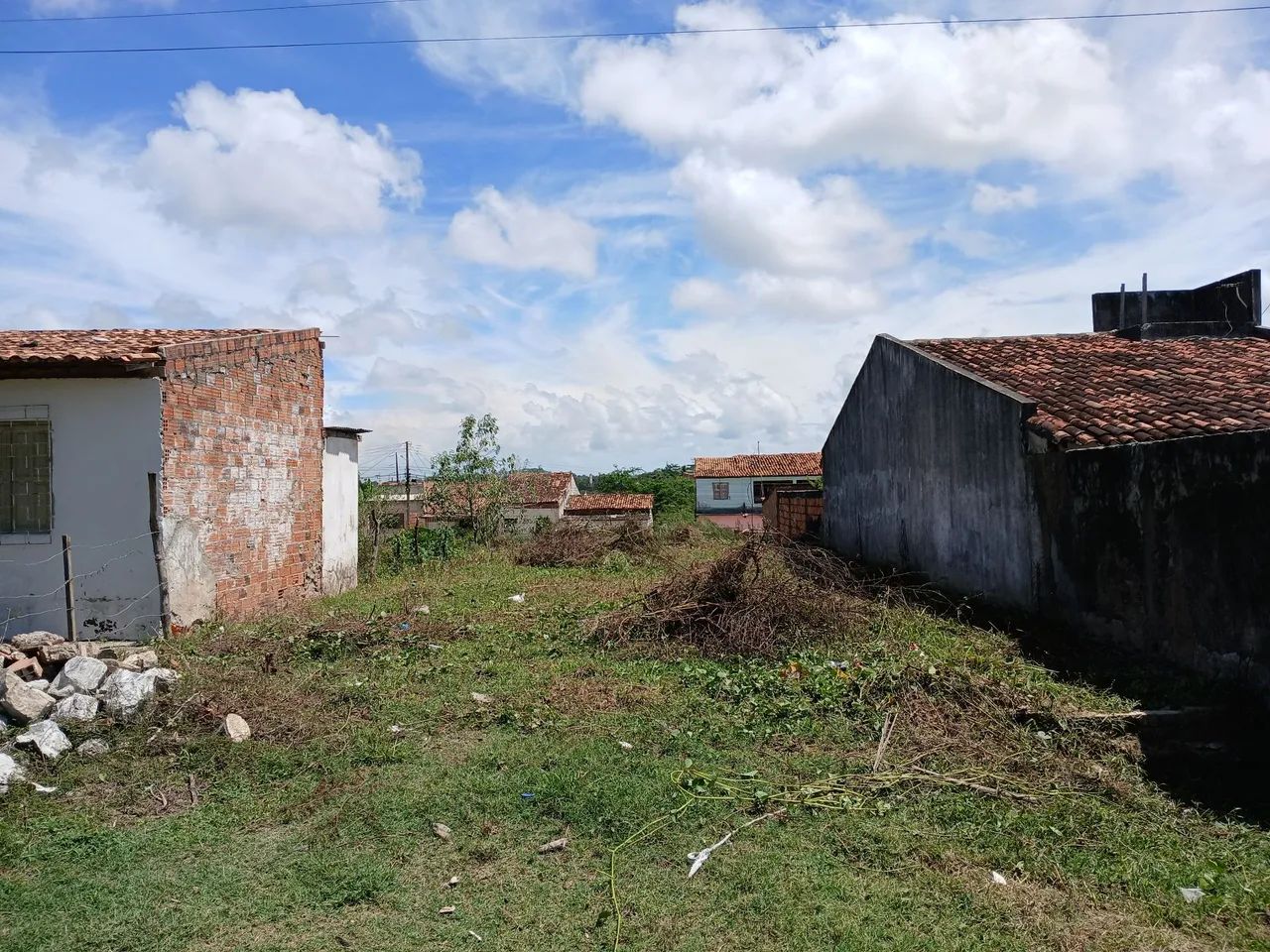 TERRENO COM ESCRITURA E ALICERCE 200M 8X25
