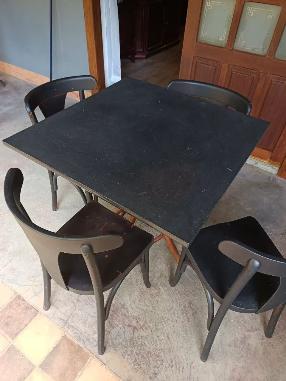 Mesa com 4 cadeiras