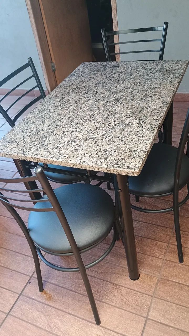Mesa de mármore com 4 cadeiras 90- centímetros com 60 Largura  - Foto 5