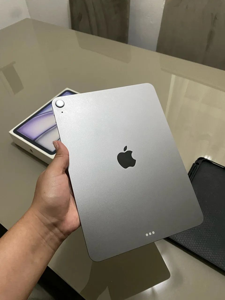 iPad Air 11" M3 128GB Cinza-espacial + Capa com Teclado - Impecável 