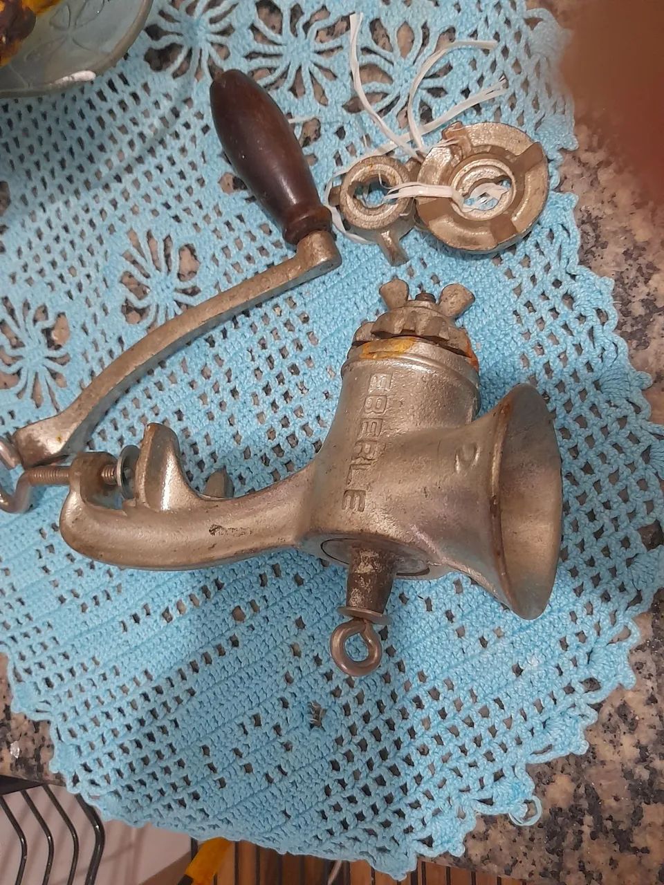Moedor de carne ferro fundido.  - Foto 4
