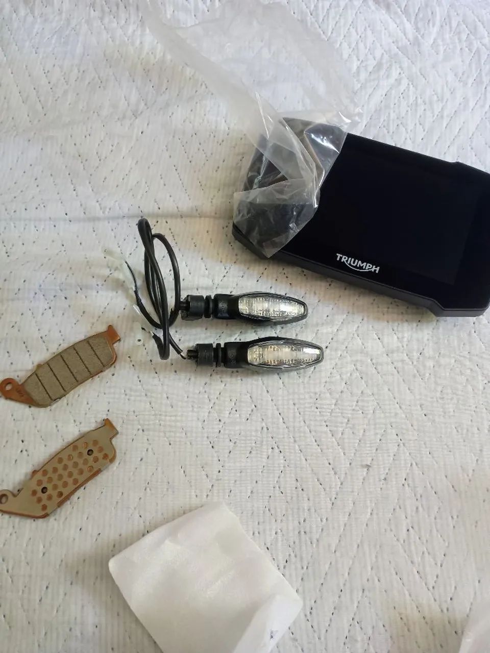 Painel digital Tiger 900 GT Pro, par de setas Tiger 1200, pastilha de freio dianteira