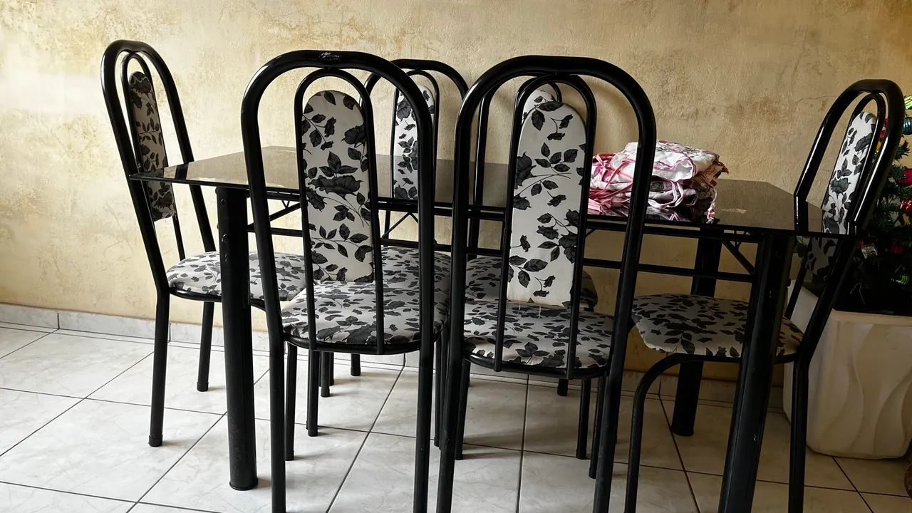 Mesa com 6 cadeiras  - Foto 3