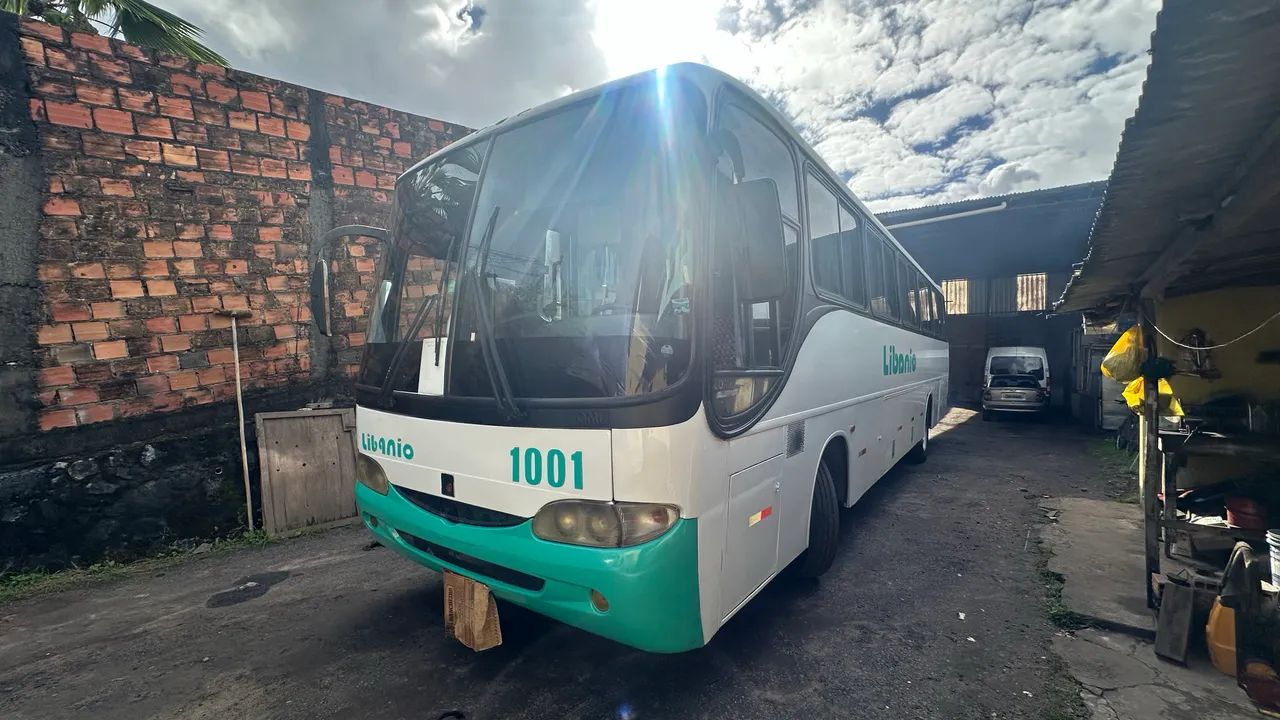 Ônibus Comil