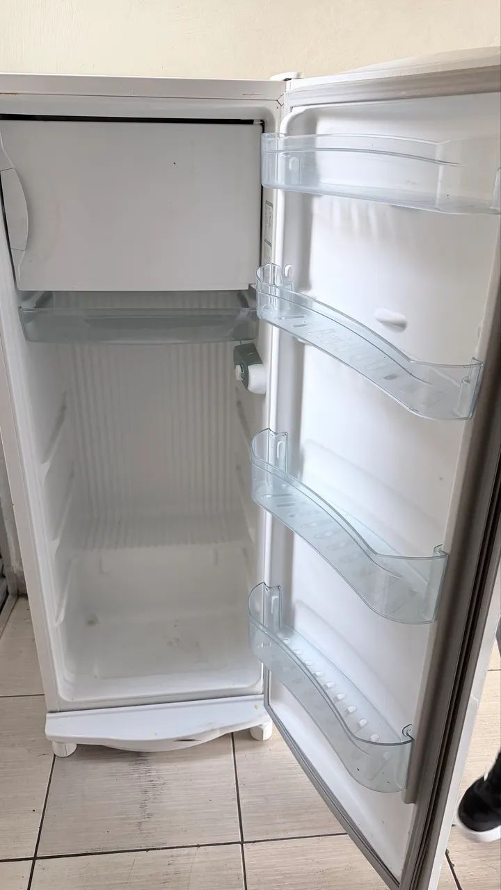 Geladeira Cônsul Degelo seco  - leiam o anúncio todo não venha com pergunta idiota  - Foto 2