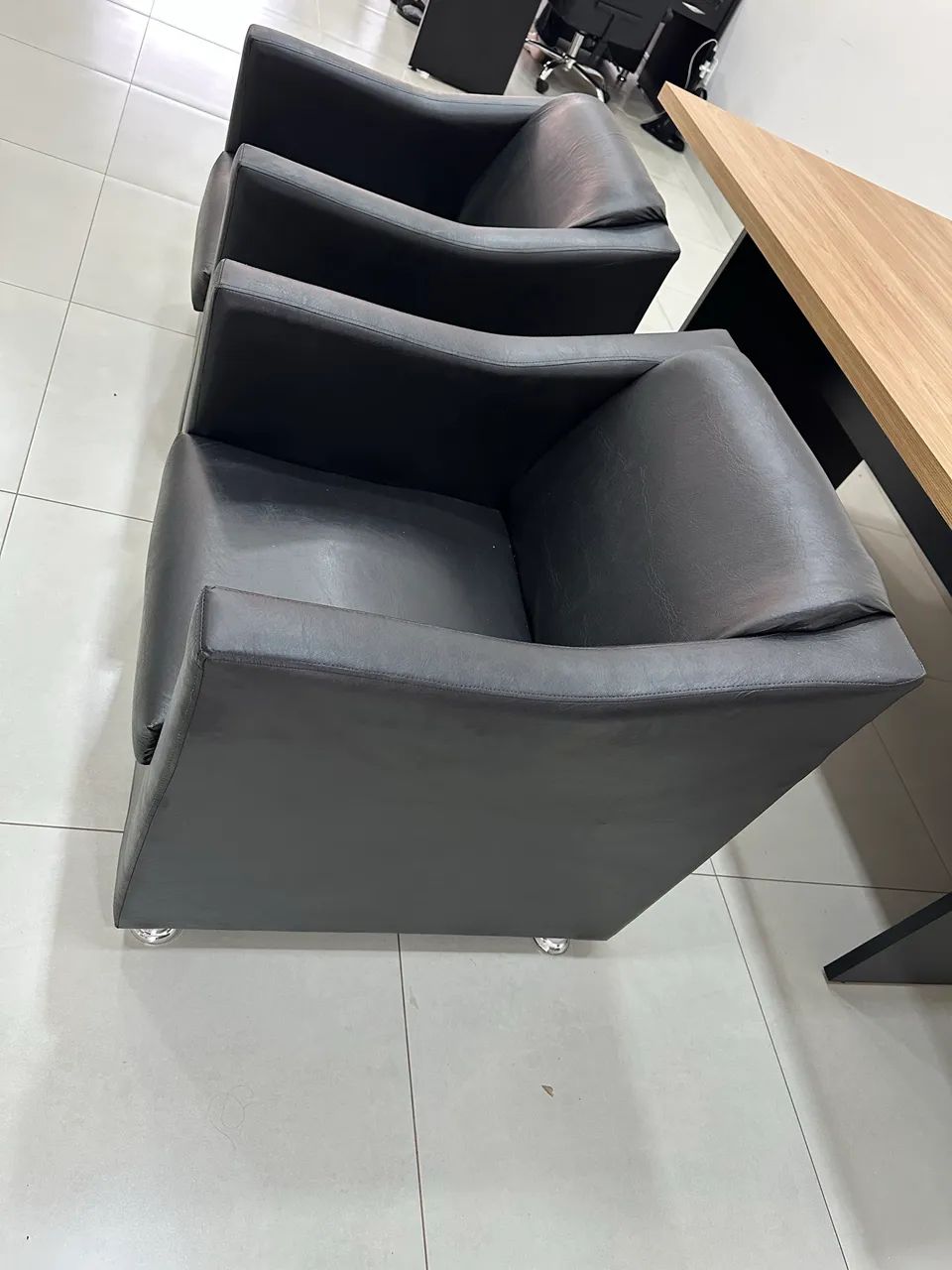 Poltronas em courino  - Foto 2