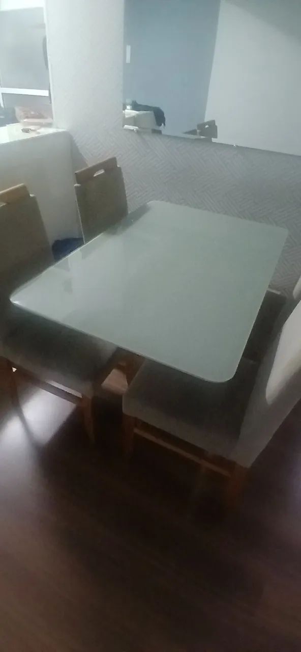 Mesa com 4 cadeiras estofadas  - Foto 2