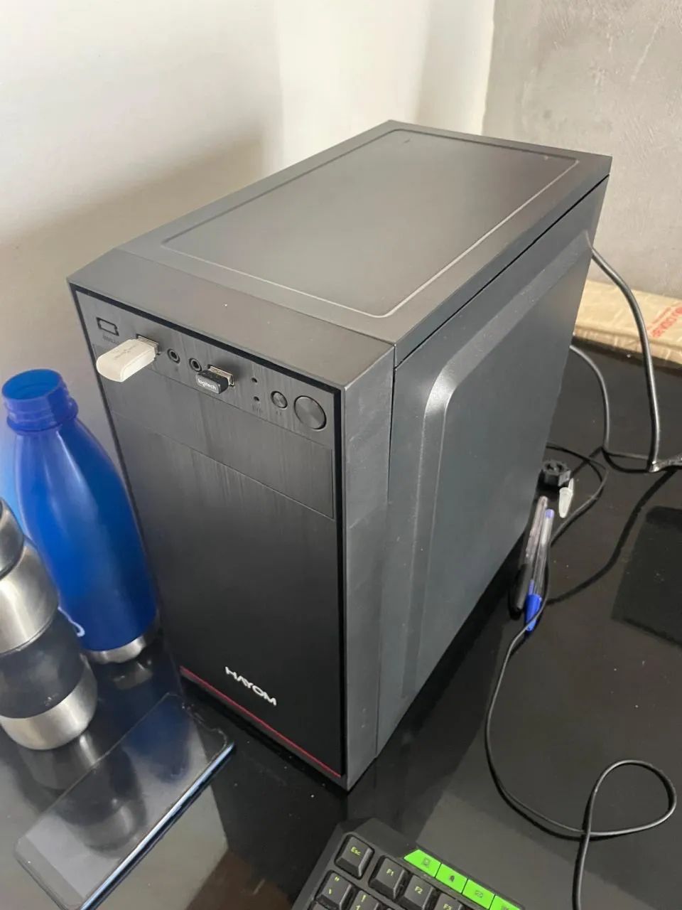 CPU i3 530 @2.93 ghz; ram 4mb; 120 giga SSD.