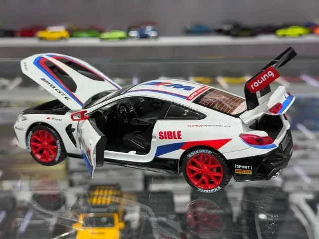 Miniatura BMW M8 serie M Competition branco 1:24 som e luz - Foto 2