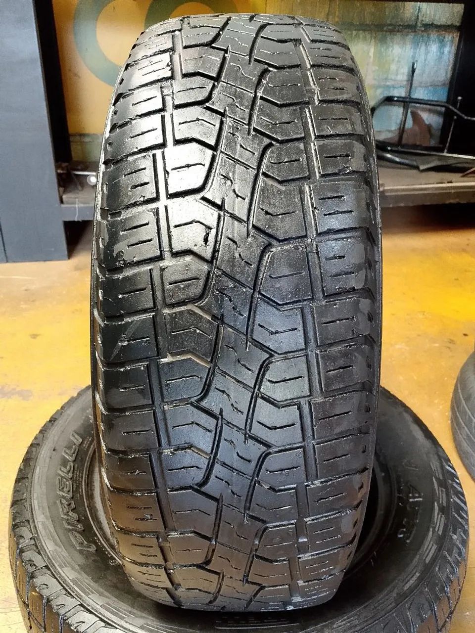 Pneu 205/60R15 - Peças para carros, vans e utilitários - Nossa