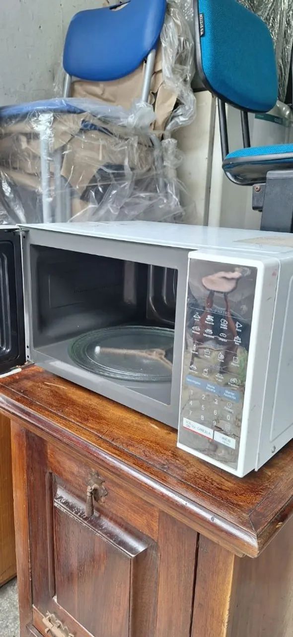 Microondas LG em bom estado e funcionando  . Volts 220. - Foto 5
