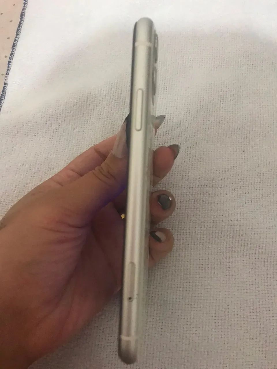 Vendo iPhone 11 cor branca  - Foto 5