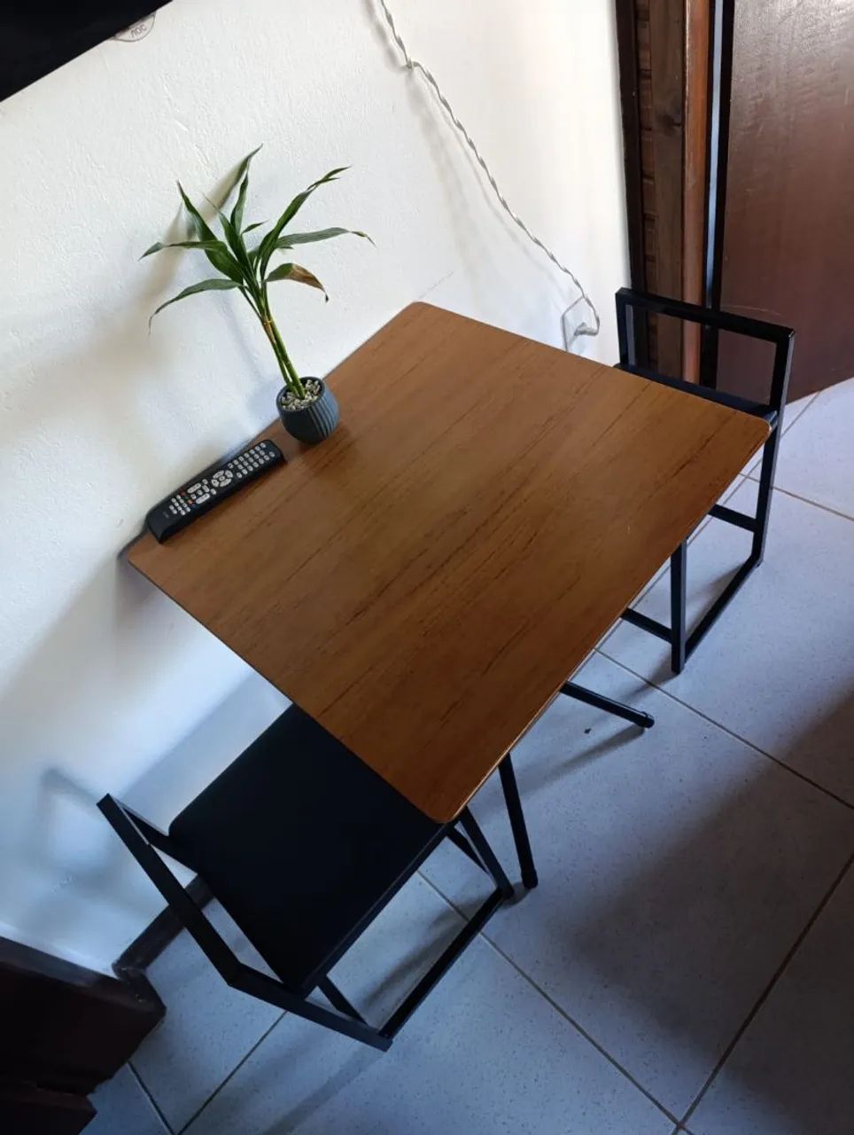 Jogo de Mesa e Bancos  - Foto 3