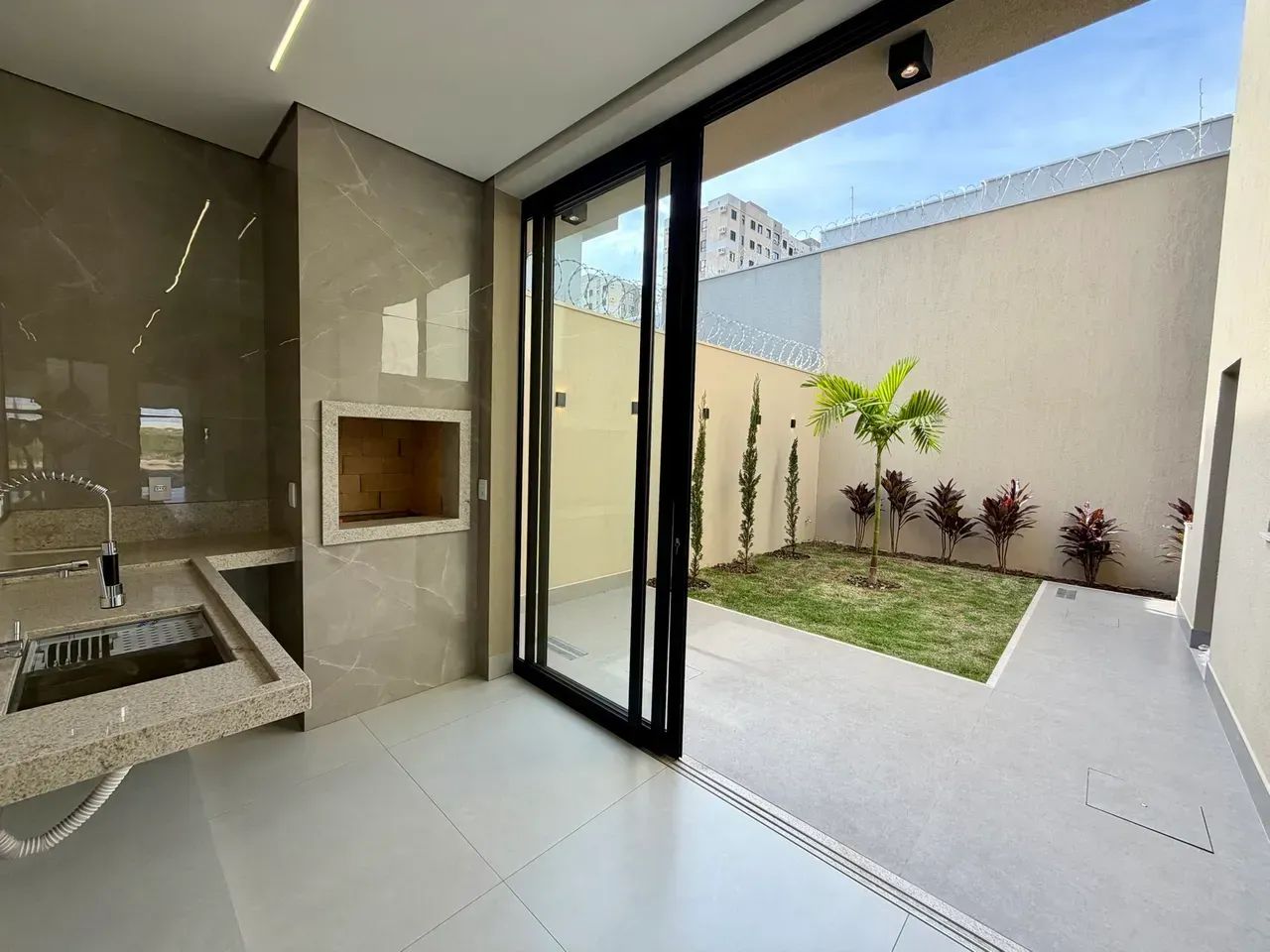 Lindo sobrado com fino acabamento - Foto 2