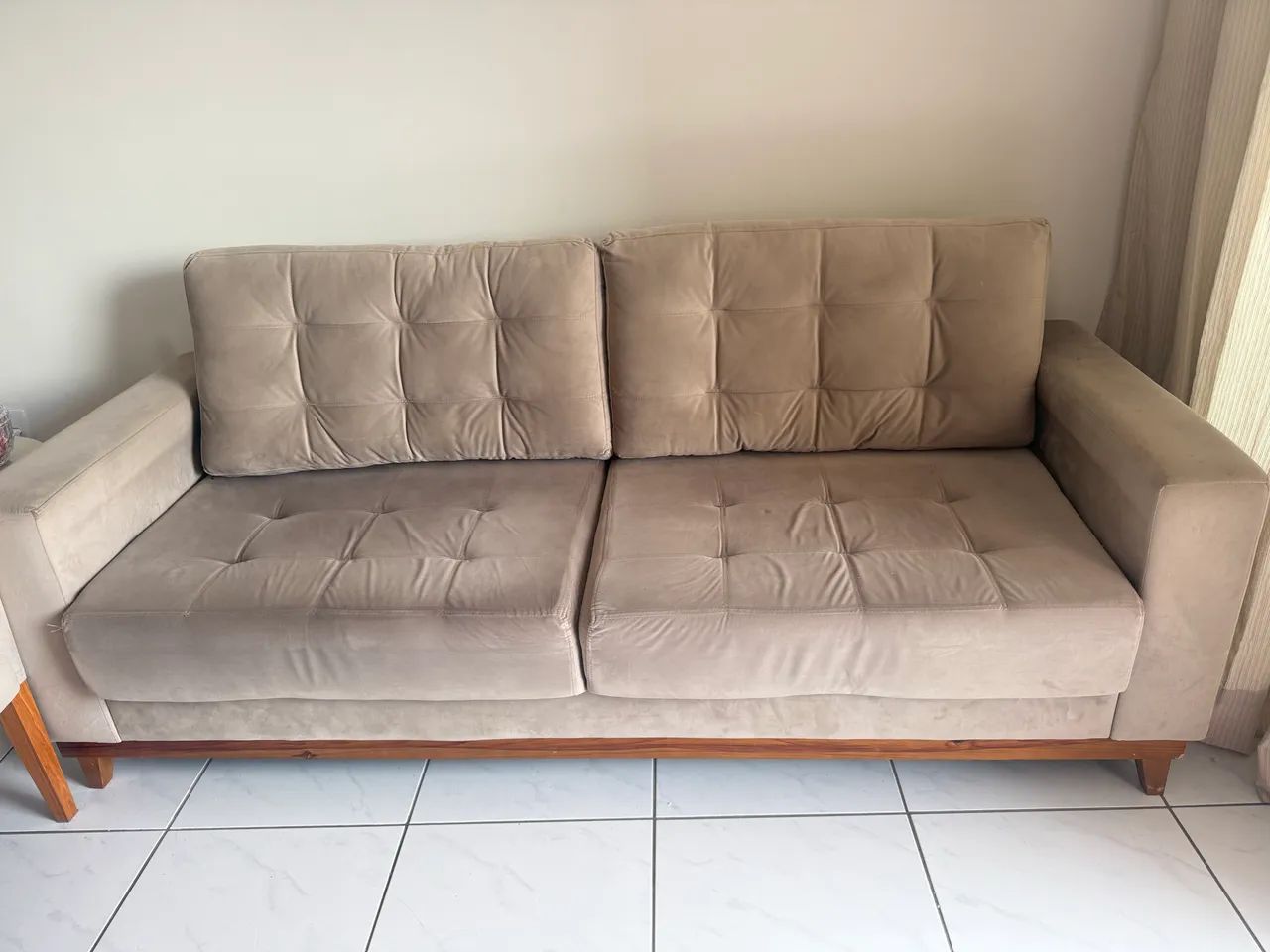Sofá 3 lugares em suede 