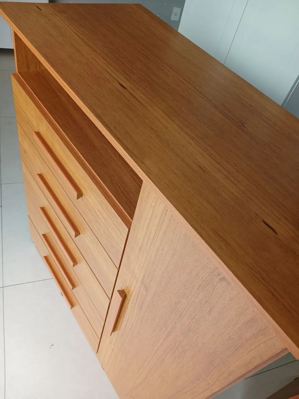 Cômoda Multifuncional Amadeirada - Beleza e Praticidade para o seu quarto! - Foto 5