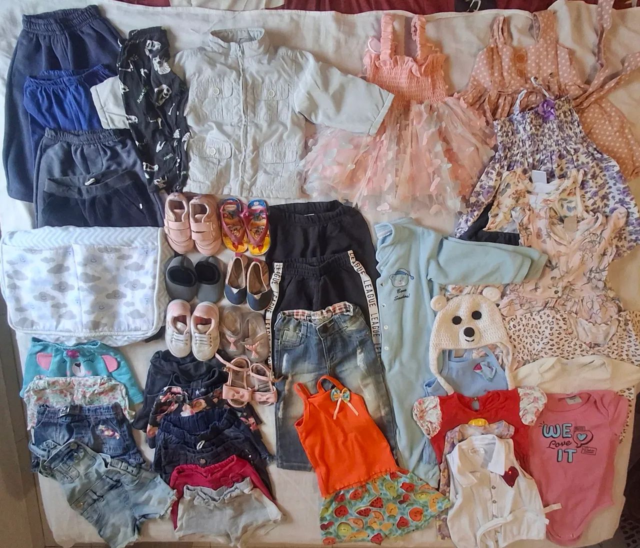 Combo menina 35 peças de roupa + 7 sapatos