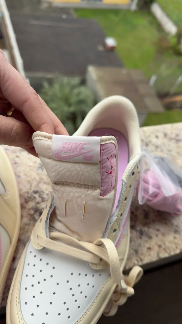 Tênis Air Jordan 1 Low Shy Pink x Travis  37BR - Foto 5